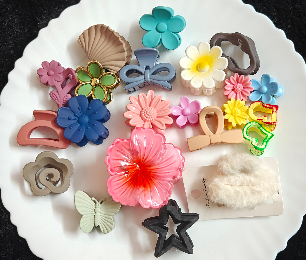 🌸 22 Pcs Assorted Hair Claw Clips (Code:012)