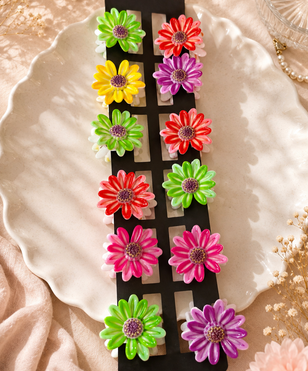 Colorful Daisy Flower Claw Clip – Medium Size | Random Color (1 Piece)