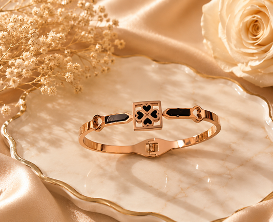 Elegant Clover Heart Bracelet – Premium Fashion Bracelet