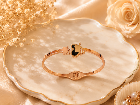 Elegant Heart Bracelet – Premium Fashion Bracelet