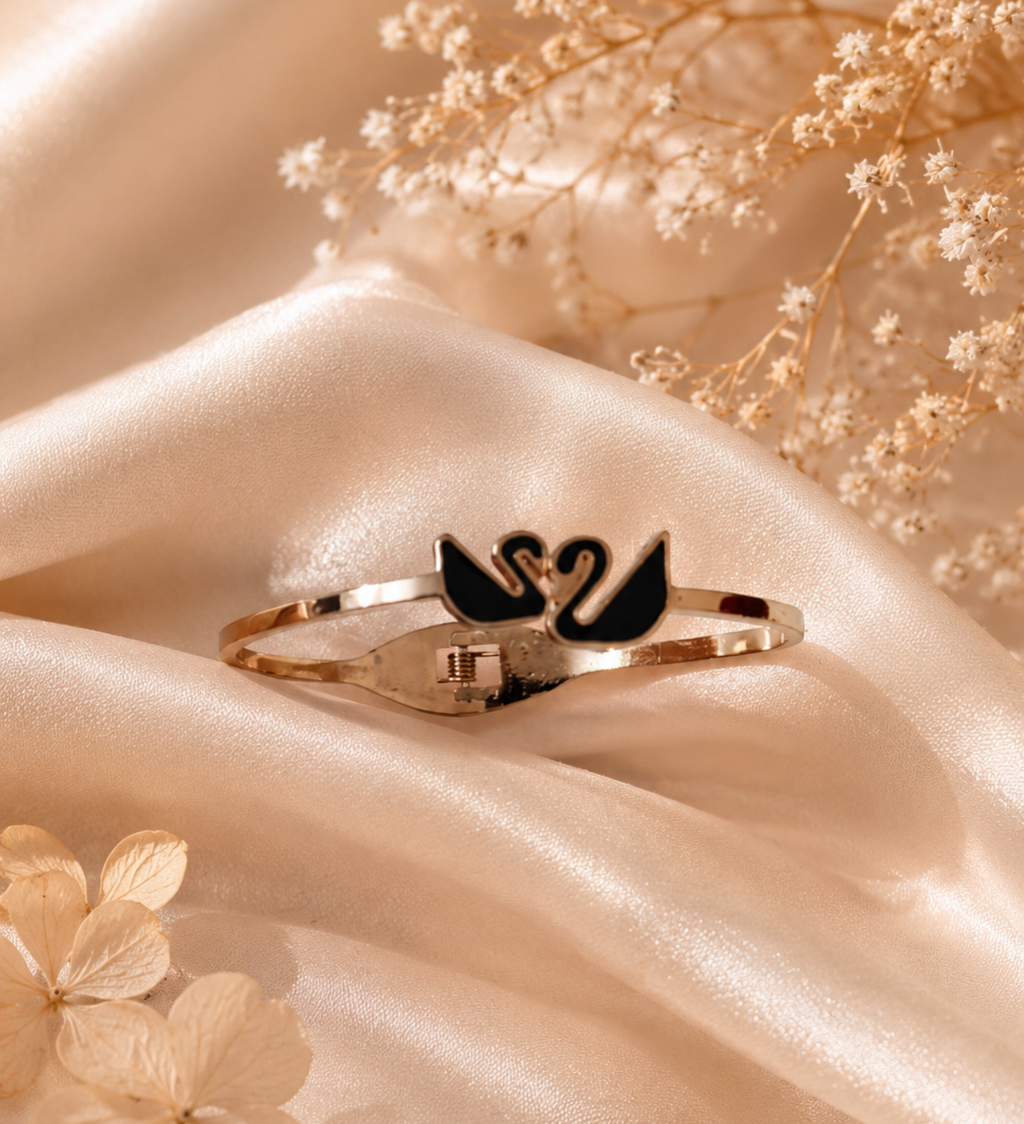 Elegant Swan Gold Bracelet – Premium Fashion Bracelet