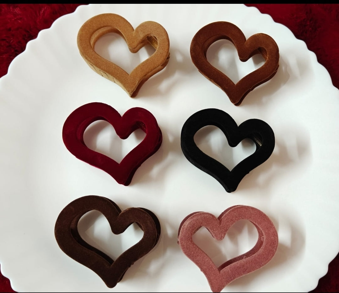 ❤️ Velvet Heart Shape Hair Claw Clip